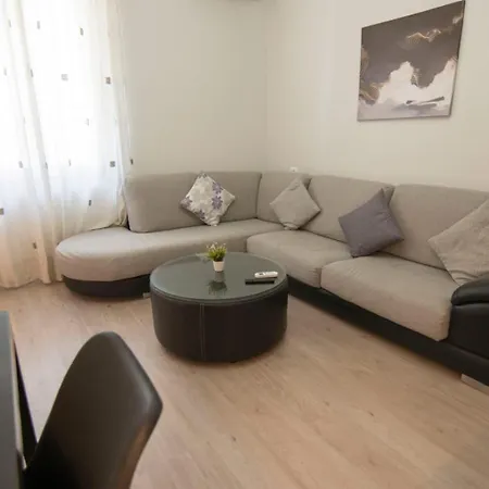 Lord's Center Appartement Tirana