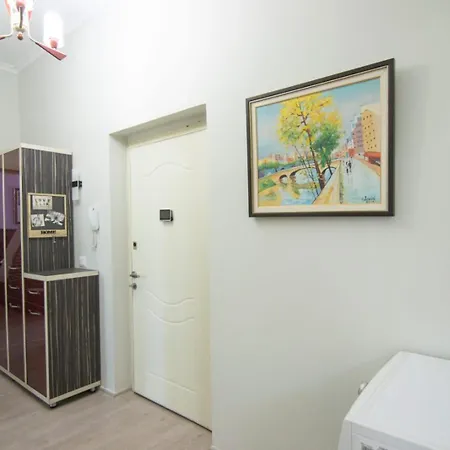 Lord's Center Apartment